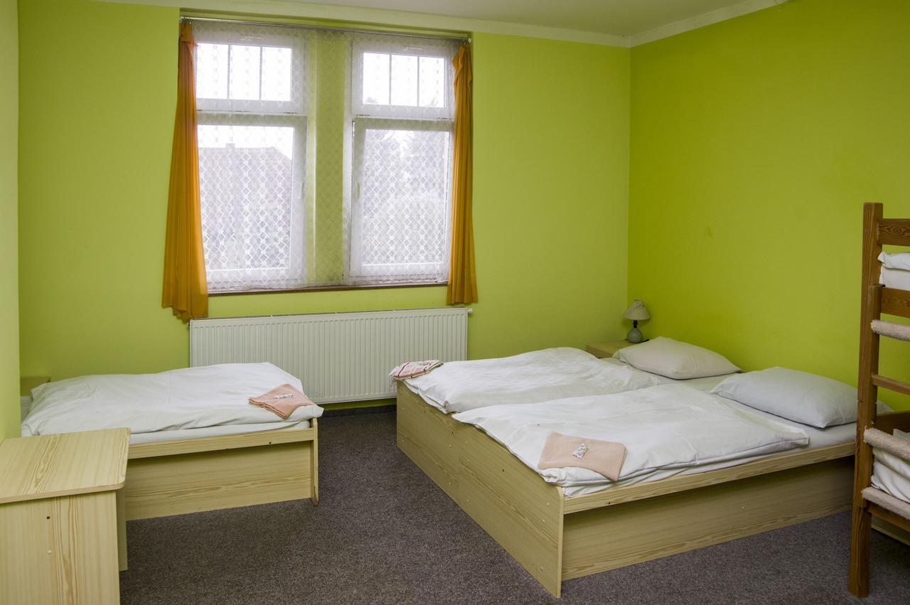 Hotel Modra Hvezda Sadská Екстериор снимка