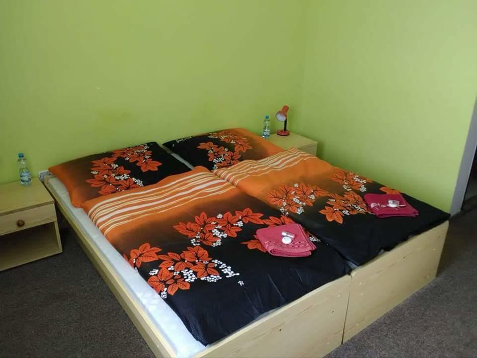 Hotel Modra Hvezda Sadská Екстериор снимка