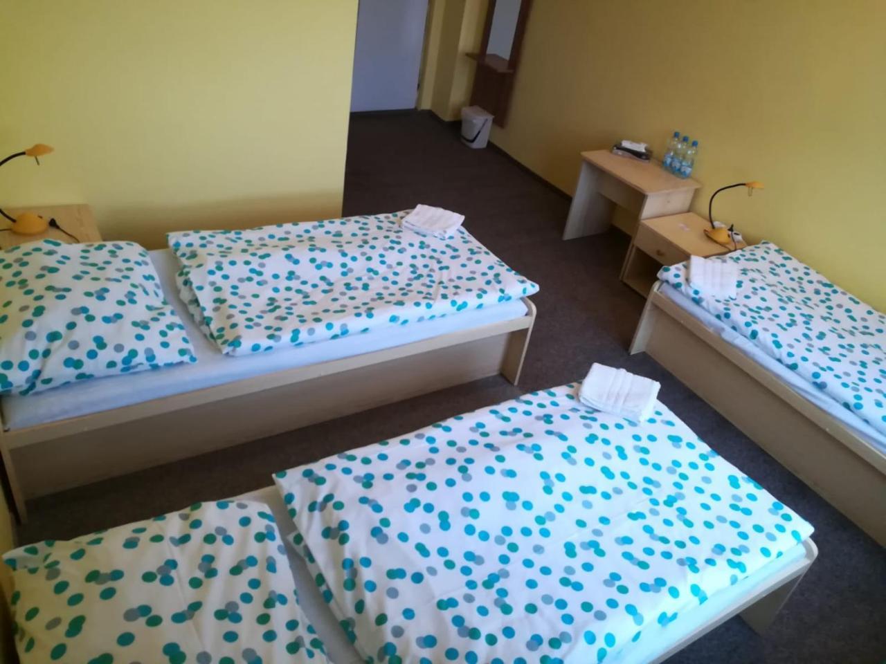 Hotel Modra Hvezda Sadská Екстериор снимка