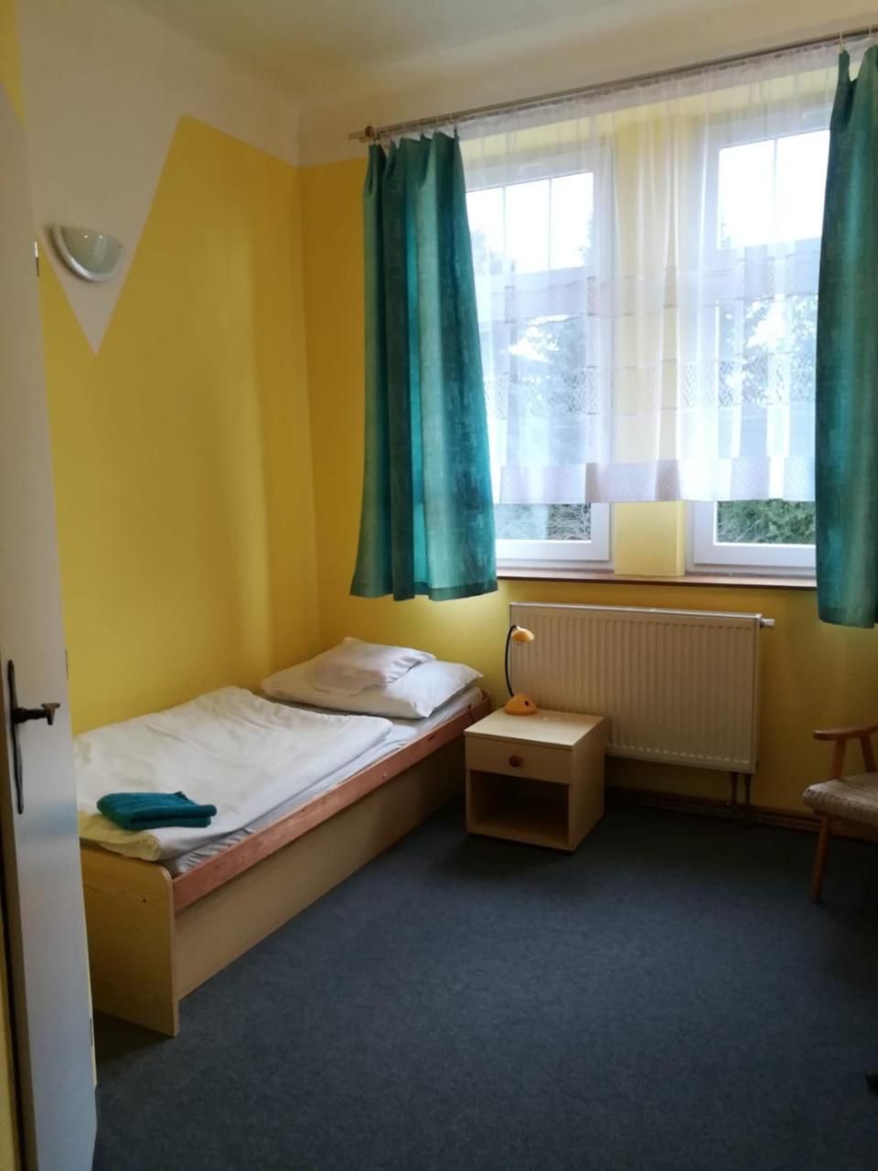Hotel Modra Hvezda Sadská Екстериор снимка